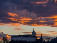 Brennende Abendwolken über Schloß Hohenaschau